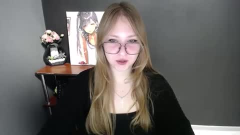 Snapshot of cute_minx chatting on October 29, 2025, 8:49 am Veronica online show from October 29, 2025, 8:49 am