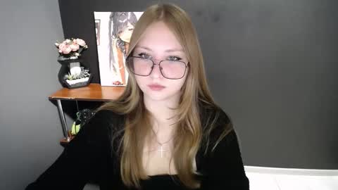 Snapshot of cute_minx chatting on November 7, 2025, 8:03 am Veronica online show from November 7, 2025, 8:03 am