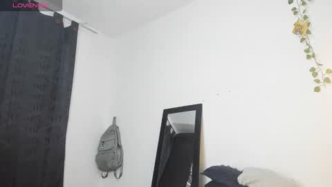 cute_sammy_1 online show from November 6, 2025, 4:08 pm