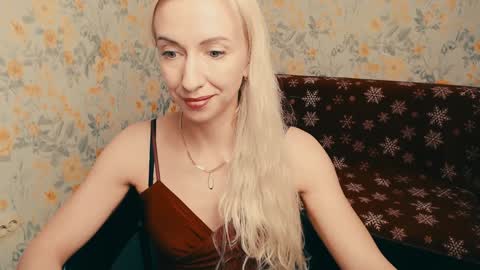 cute_smile_shy online show from December 5, 2024, 11:40 pm