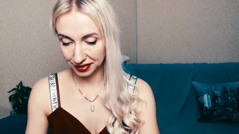 cute_smile_shy online show from January 18, 2025, 12:57 am