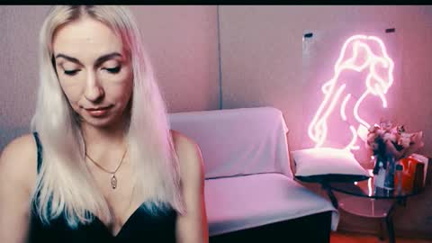 cute_smile_shy online show from October 9, 2025, 7:01 pm