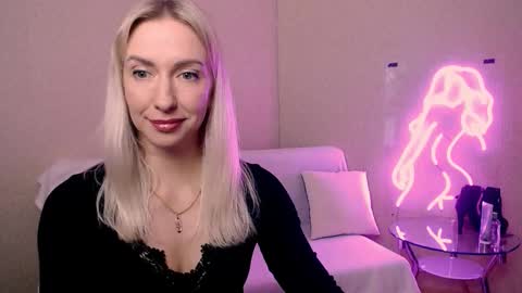 cute_smile_shy online show from January 14, 2026, 8:25 pm