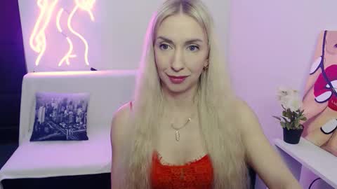 cute_smile_shy online show from February 13, 2026, 9:55 pm