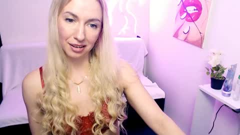cute_smile_shy online show from April 19, 2026, 8:35 am