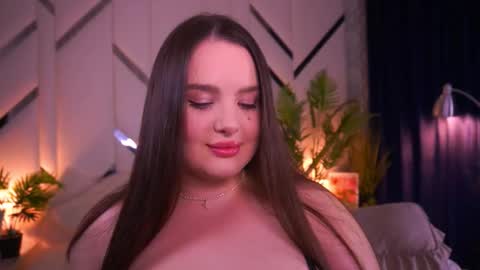 Amber online show from September 18, 2025, 11:18 pm