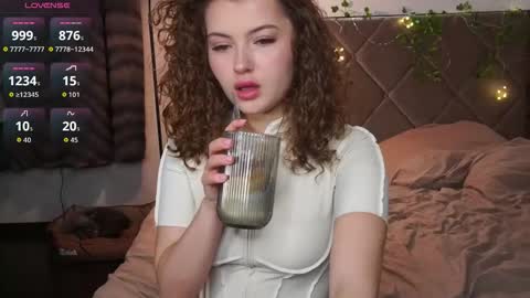 Snapshot of cutecurlysue chatting on February 18, 2026, 9:11 pm Dasha online show from February 18, 2026, 9:11 pm