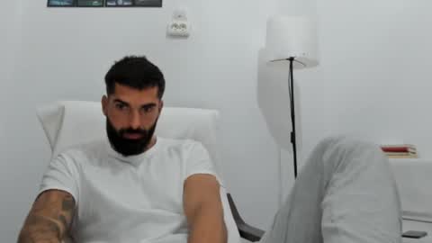 cuteeboy online show from October 7, 2025, 3:42 pm