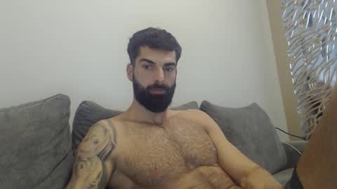 cuteeboy online show from November 4, 2025, 5:50 am