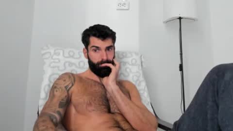 cuteeboy online show from November 21, 2025, 10:47 am