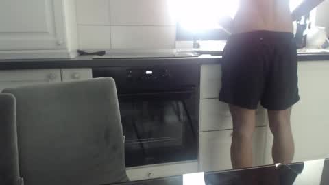 cuteeboy online show from May 5, 2026, 5:48 am