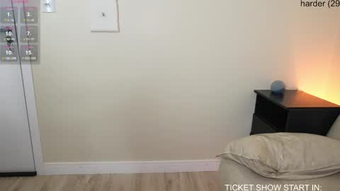 Mia online show from April 6, 2026, 5:25 pm