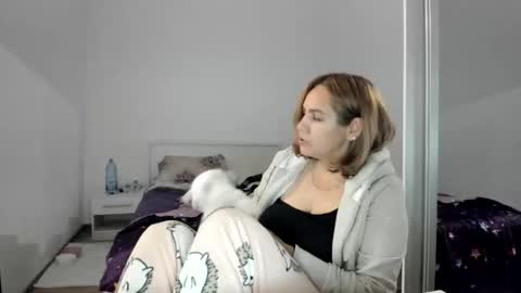 Snapshot of cutehana chatting on October 16, 2025, 4:52 pm MADY online show from October 16, 2025, 4:52 pm