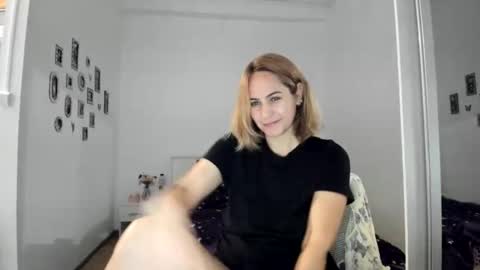 Snapshot of cutehana chatting on October 20, 2025, 3:56 pm MADY online show from October 20, 2025, 3:56 pm