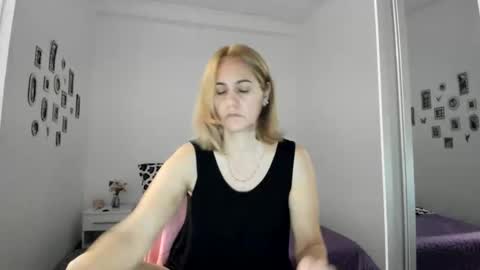 Snapshot of cutehana chatting on November 1, 2025, 4:09 pm MADY online show from November 1, 2025, 4:09 pm