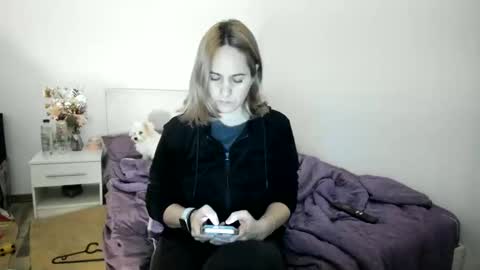 Snapshot of cutehana chatting on December 18, 2025, 3:07 pm MADY online show from December 18, 2025, 3:07 pm