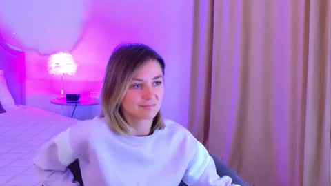 cutemirage online show from September 27, 2025, 2:33 pm