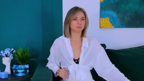 cutemirage online show from October 18, 2025, 2:18 pm