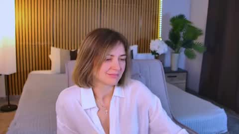 cutemirage online show from April 16, 2026, 9:39 pm