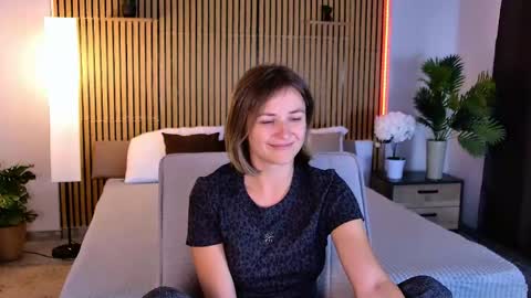 cutemirage online show from May 24, 2026, 2:44 pm