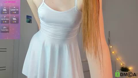 cutenessnicole online show from September 17, 2025, 10:11 pm