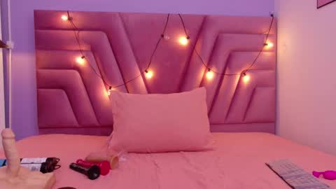 cutepetitee online show from February 7, 2026, 8:01 pm