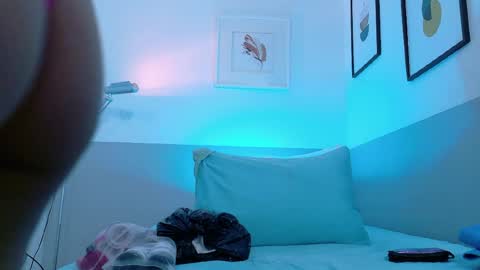 cutepetitee online show from May 15, 2026, 7:43 pm