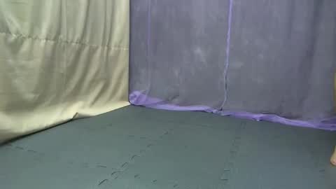 cutetinyasian143_ online show from October 30, 2025, 2:35 am