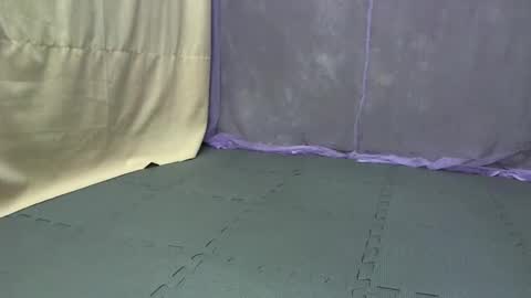 cutetinyasian143_ online show from November 10, 2025, 6:01 am