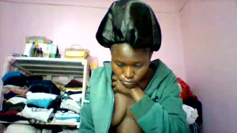 Snapshot of cutezola chatting on September 17, 2025, 2:57 am cutezola online show from September 17, 2025, 2:57 am
