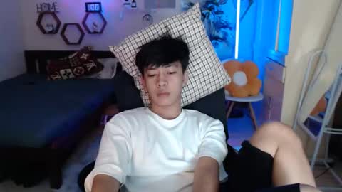 Neil Taylor online show from December 19, 2025, 9:33 pm