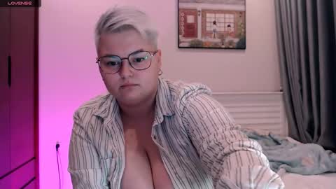 Sophie  Lilith online show from October 21, 2025, 3:57 pm