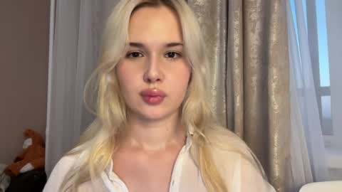 Chloe online show from June 3, 2026, 3:28 pm