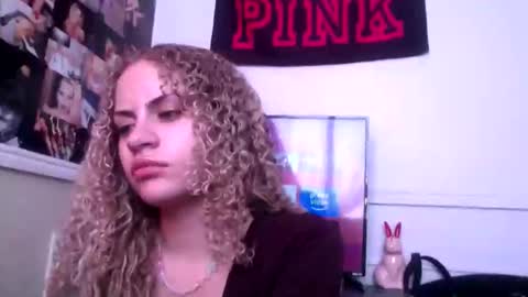 Snapshot of cutiekaylee chatting on October 19, 2025, 11:38 pm cutiekaylee online show from October 19, 2025, 11:38 pm