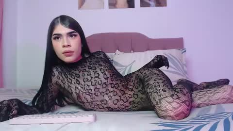 Snapshot of cuttebabe_ chatting on October 10, 2025, 9:03 pm Sophia online show from October 10, 2025, 9:03 pm
