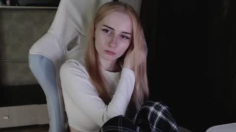 Cutti Crystal online show from March 10, 2026, 2:33 pm