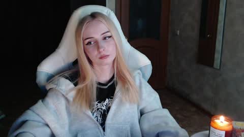 Cutti Crystal online show from April 16, 2026, 7:14 pm