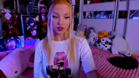 Nora online show from December 5, 2024, 9:39 pm