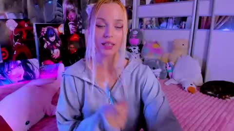 Snapshot of cuttie_ponyy chatting on June 11, 2026, 12:32 am Nora online show from June 11, 2026, 12:32 am