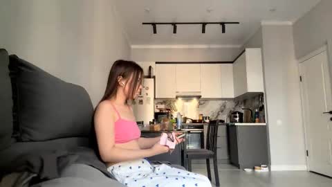 Snapshot of cwenecollins chatting on September 9, 2025, 10:04 am Akemi online show from September 9, 2025, 10:04 am