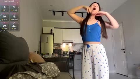 Snapshot of cwenecollins chatting on September 10, 2025, 9:53 am Akemi online show from September 10, 2025, 9:53 am