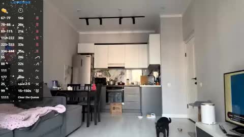 Snapshot of cwenecollins chatting on September 18, 2025, 9:33 am Akemi online show from September 18, 2025, 9:33 am