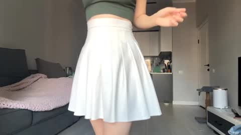 Snapshot of cwenecollins chatting on September 20, 2025, 8:37 am Akemi online show from September 20, 2025, 8:37 am