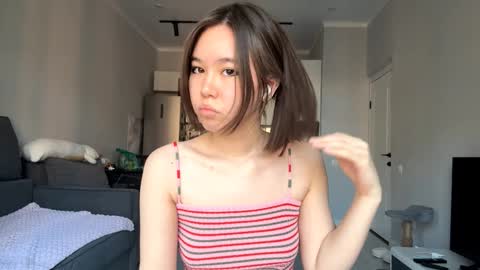 Snapshot of cwenecollins chatting on October 28, 2025, 8:40 am Akemi online show from October 28, 2025, 8:40 am