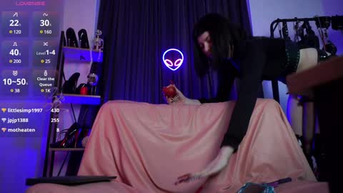 Snapshot of cyberxgoddess_ chatting on December 5, 2024, 7:16 am Lily Goddess online show from December 5, 2024, 7:16 am