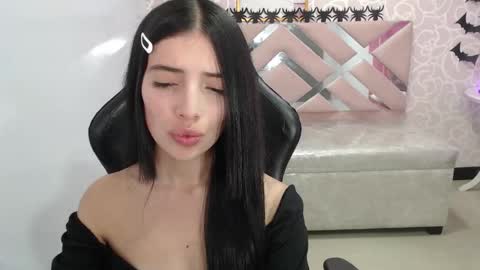 CINTIA ARAUJO online show from October 28, 2025, 3:43 am