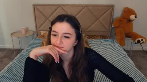 Cyrena online show from April 29, 2026, 1:26 pm