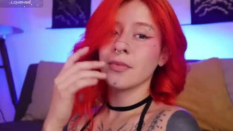 Snapshot of daarlene chatting on November 18, 2025, 11:25 am Darlene online show from November 18, 2025, 11:25 am