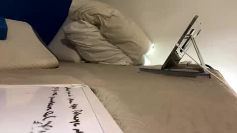 Jewbb online show from April 6, 2026, 4:46 am