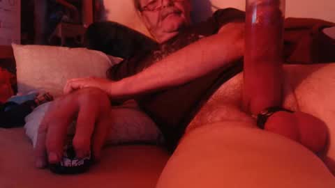 Snapshot of daddiesmonstercock chatting on December 22, 2024, 2:49 am daddiesmonstercock online show from December 22, 2024, 2:49 am